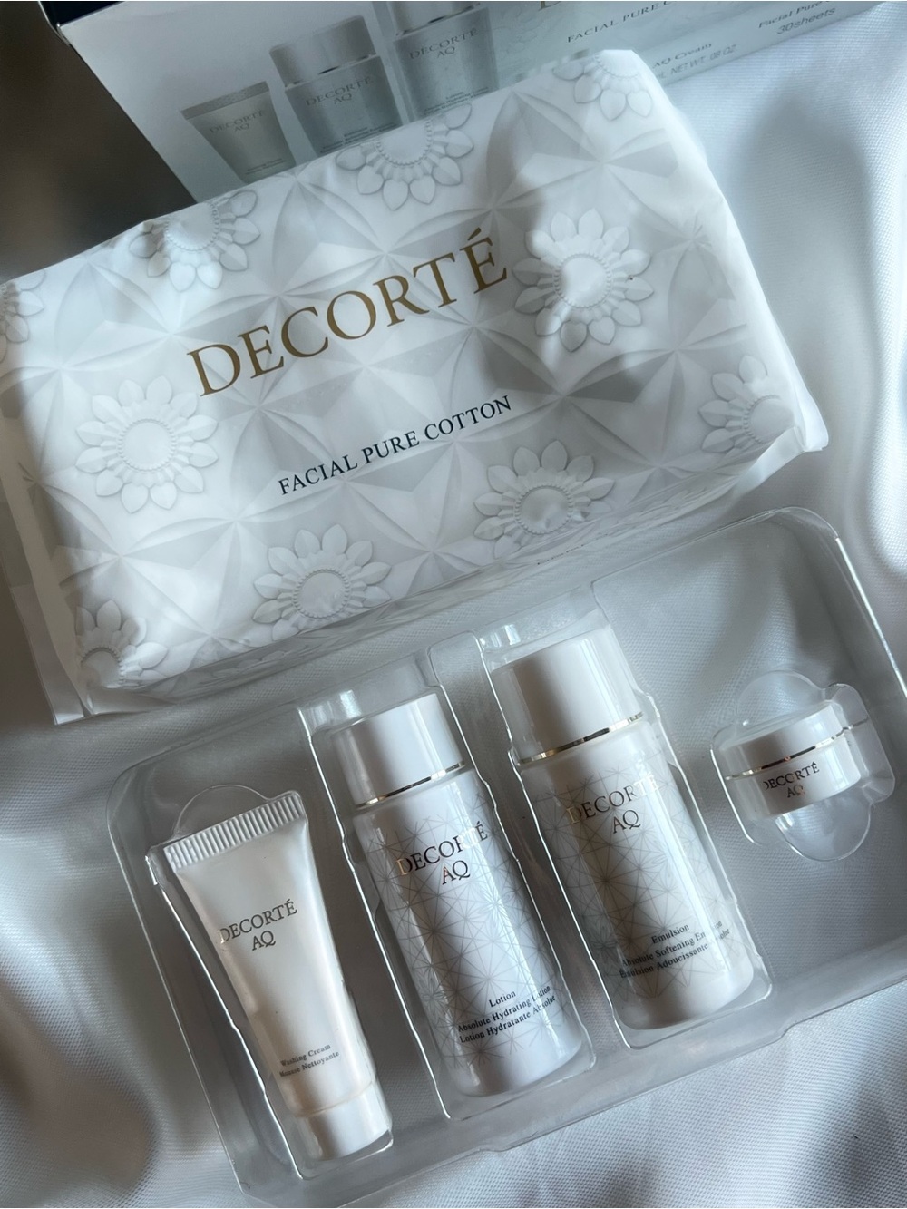 Decorté AQ Women Skincare Travel Set -